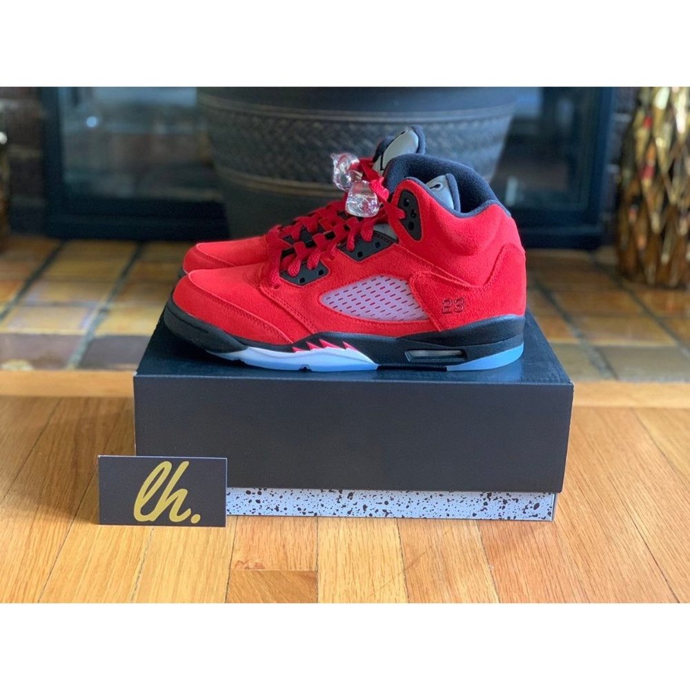 Size 6.5y Air Jordan Retro 5 "Raging Bulls"